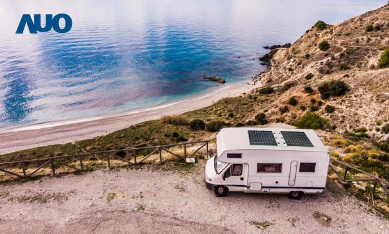 「可撓輕量化太陽光電板SunCurva」使用輕量特殊耐候型複合板取代傳統太陽能板的玻璃前板，不僅降低70%重量，每米平方僅3Kg；具有抗衝擊性能及通過電磁相容性測試，可應用於交通運輸工具，如露營車、遊艇等